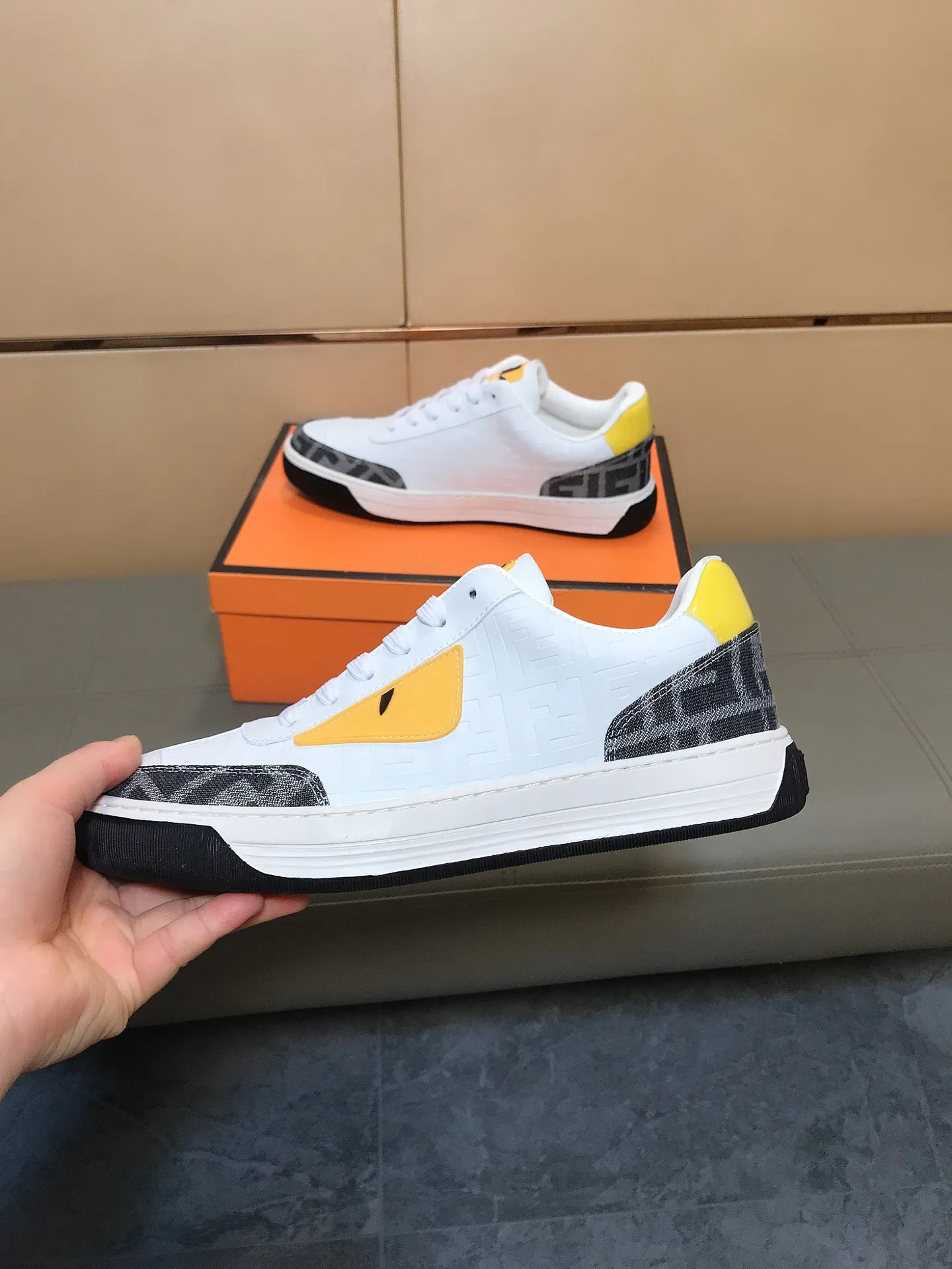 Ex-factory price 400 👟👟💎Fendi [Fendi] men's new high-top casual shoes are on the market 🔥The shoe body is made of brand-specific embossed leather, sheepskin lining, breathable and does not cover the feet! Fashionable casual shoes 🙈Non-slip and wear-resistant outsole👣 Standard size 38-44